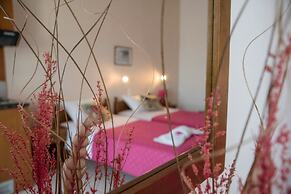 Athena Apartments & Studios