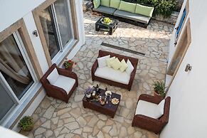 Athena Apartments & Studios