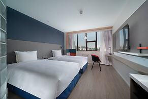 Holiday Inn Express Shanghai Jinqiao Central by IHG