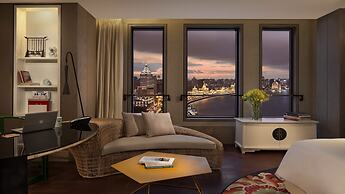 Hotel Indigo Shanghai on The Bund by IHG
