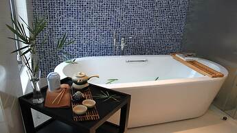 Hotel Indigo Shanghai on The Bund by IHG