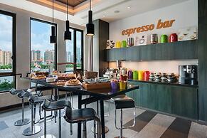 Hotel Indigo Shanghai on The Bund by IHG