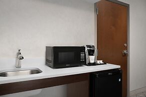 Holiday Inn Express & Suites Alexandria - Fort Belvoir by IHG