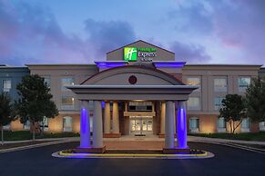 Holiday Inn Express & Suites Alexandria - Fort Belvoir by IHG