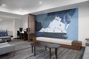Holiday Inn Express & Suites Alexandria - Fort Belvoir by IHG