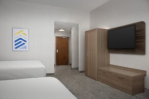 Holiday Inn Express & Suites Alexandria - Fort Belvoir by IHG