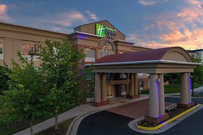 Holiday Inn Express & Suites Alexandria - Fort Belvoir by IHG
