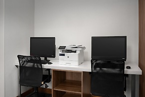 Holiday Inn Express & Suites Alexandria - Fort Belvoir by IHG