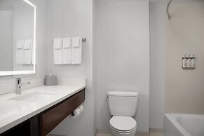 Holiday Inn Express & Suites Alexandria - Fort Belvoir by IHG