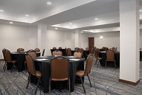 Holiday Inn Express & Suites Alexandria - Fort Belvoir by IHG
