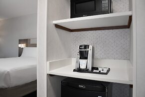Holiday Inn Express & Suites Alexandria - Fort Belvoir by IHG
