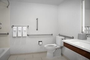 Holiday Inn Express & Suites Alexandria - Fort Belvoir by IHG