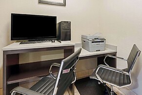 La Quinta Inn & Suites by Wyndham Ada