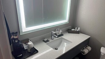 La Quinta Inn & Suites by Wyndham Ada