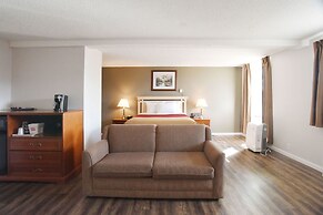 Econo Lodge Inn & Suites