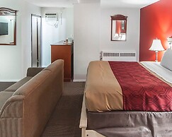 Econo Lodge Inn & Suites