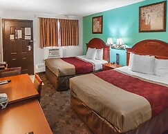 Econo Lodge Inn & Suites