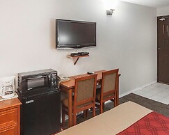 Econo Lodge Inn & Suites