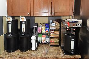 Econo Lodge Inn & Suites