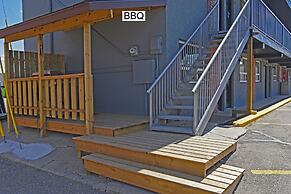 Econo Lodge Inn & Suites