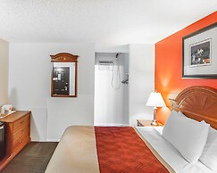 Econo Lodge Inn & Suites
