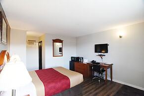 Econo Lodge Inn & Suites