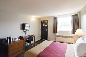 Econo Lodge Inn & Suites