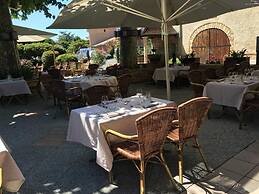 Logis Hôtel Tante Yvonne & son Restaurant semi-gastronomique Lyon Nord