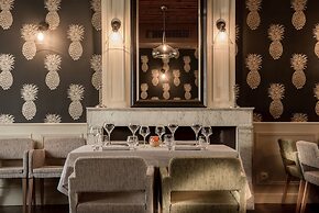 Logis Hôtel Tante Yvonne & son Restaurant semi-gastronomique Lyon Nord