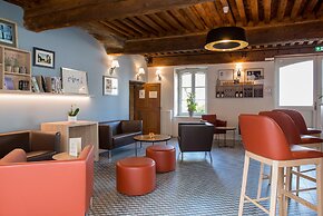 Logis Hôtel Tante Yvonne & son Restaurant semi-gastronomique Lyon Nord
