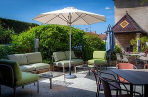 Logis Hôtel Tante Yvonne & son Restaurant semi-gastronomique Lyon Nord