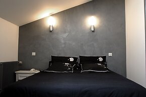 Logis Hôtel Tante Yvonne & son Restaurant semi-gastronomique Lyon Nord