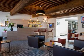 Logis Hôtel Tante Yvonne & son Restaurant semi-gastronomique Lyon Nord