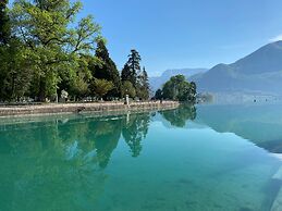 Logis Hôtel Annecy Nord / Argonay