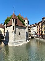 Logis Hôtel Annecy Nord / Argonay