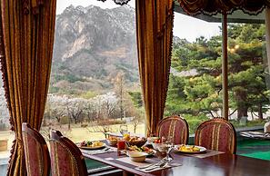 Kensington Hotel Seorak