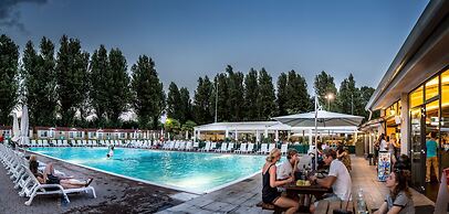 Hu Venezia Camping in Town