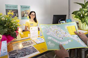 Hu Venezia Camping in Town