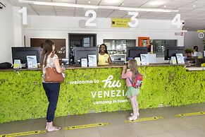 Hu Venezia Camping in Town