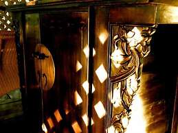 Pinctada McAlpine House