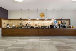 La Quinta Inn & Suites by Wyndham Alvin