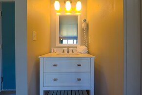 OYO Waves Hotel Newport OR - NYE Beach