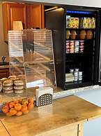 OYO Waves Hotel Newport OR - NYE Beach