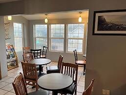 OYO Waves Hotel Newport OR - NYE Beach