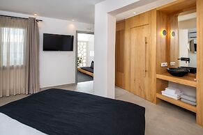 Callia Retreat Adults Only