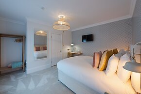 The Clarence Boutique Rooms