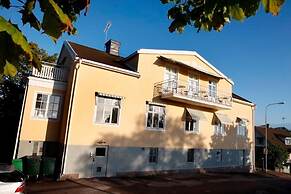 Adels Lågprishotell