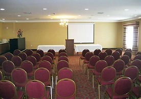 Quality Suites Near Cedar Creek Lake