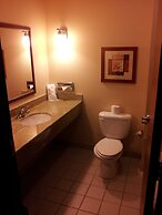 Quality Suites Near Cedar Creek Lake