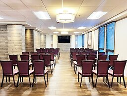 Holiday Inn Newark International Airport by IHG